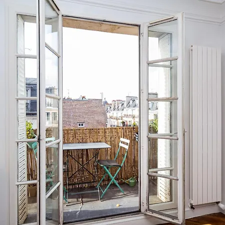 Spacious Luxury Near Monmartre Apartment